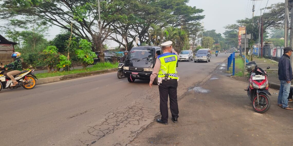 Tingkatkan Kenyamanan Lalulintas, Polsek Baros Jalin Pelayanan Pagi dengan Kemenhub Gatur Pagi