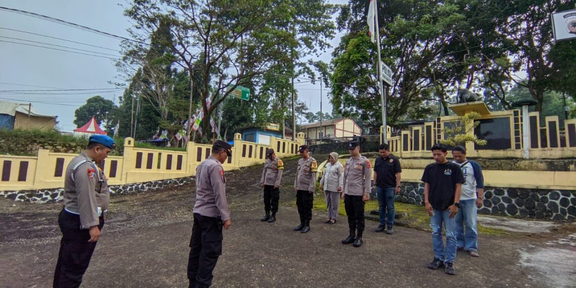 Apel Pagi Cek Kelengkapan Personil Polsek Kadudampit sebagai Bentuk Kedisiplinan Polsek Kadudampit
