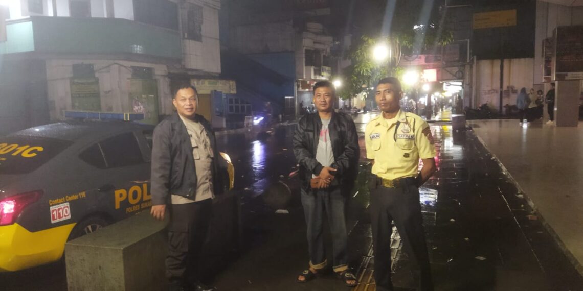 Antisipasi Tindak Kejahatan, Polsek Cikole Laksanakan Patroli Malam