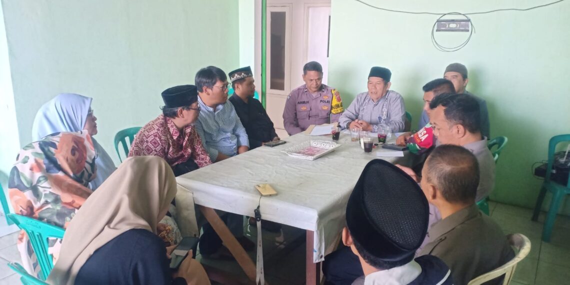 Polsek Sukabumi Laksanakan Kegiatan Dialogis dan Sambang dengan Perangkat Desa Warnasari