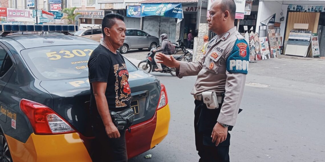 Guna Ciptakan Keamanan dan Kondusif, Polsek Citamiang Patroli Dialogis dan Sambangi Warga