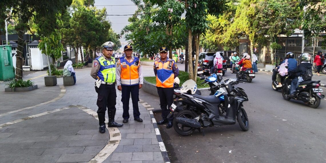 Polsek Cikole Laksanakan Monitoring Situasi Kamtibmas Di Pagi Hari