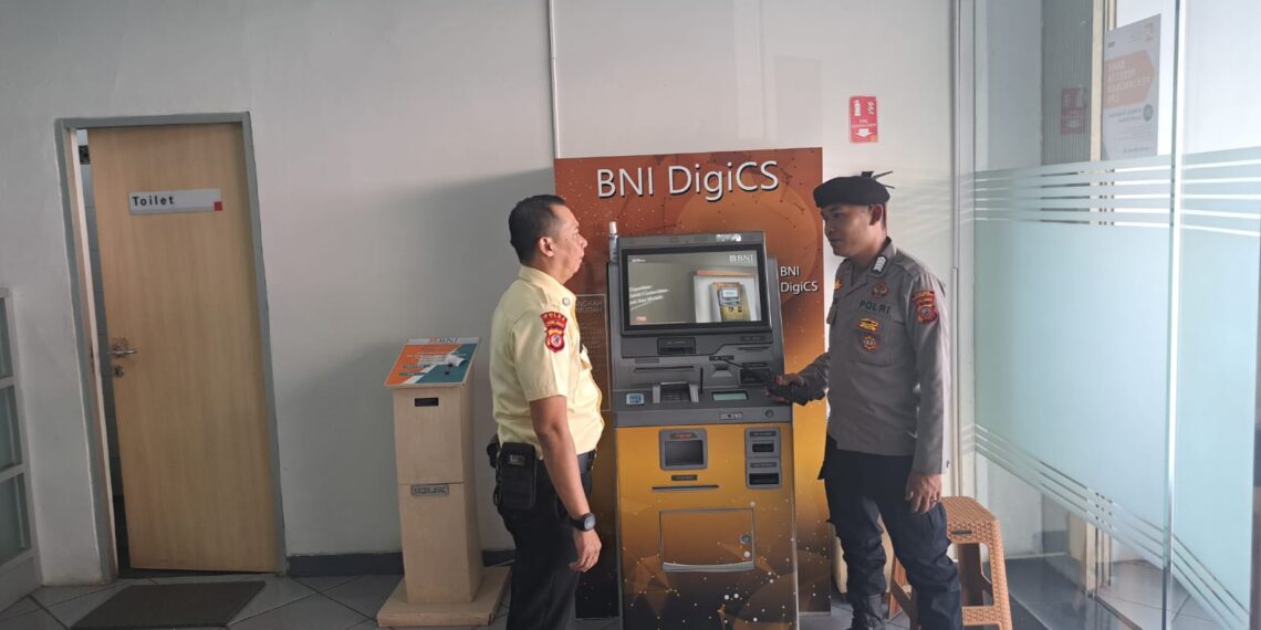 Polsek Cikole Laksanakan Patroli Dialogis Ke Perbankan