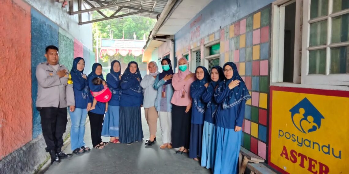 Bhabinkamtibmas Monitoring Giat Penimbangan Bayi dan Konsultasi Gizi