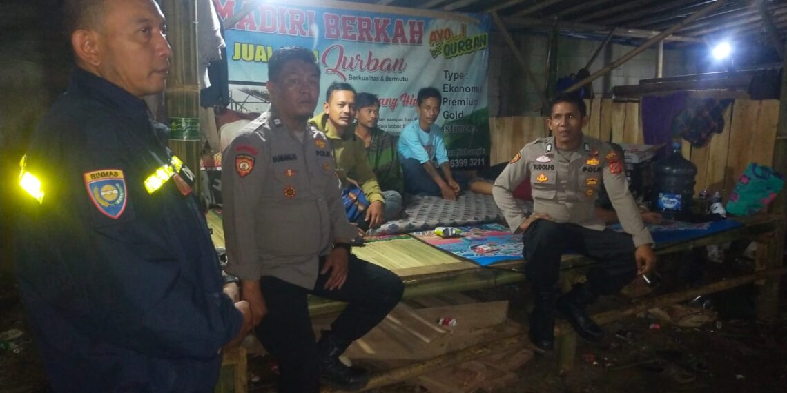 Wujudkan Ketertiban menjelang idul adha 1445 Hijriah. Polsek Baros Sambangi lapak kios Hewan Kurban
