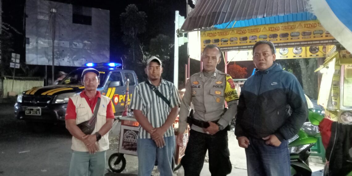 Polsek Lembursitu trus lakukan Patroli Malam hari di jam jam rawan kamtibmas.