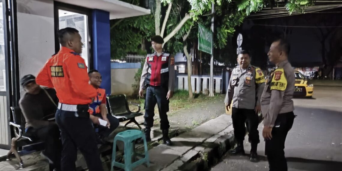 Antisipasi malam minggu, Polsek Baros jalin Kamtibmas bersama Kemenhub Terminal KH. Ahmad Sanusi