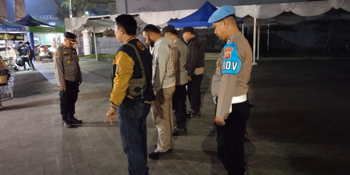 Kapolsek Cikole Pimpin Apel KRYD Antisipasi Giat Masyarakat Di Malam Minggu