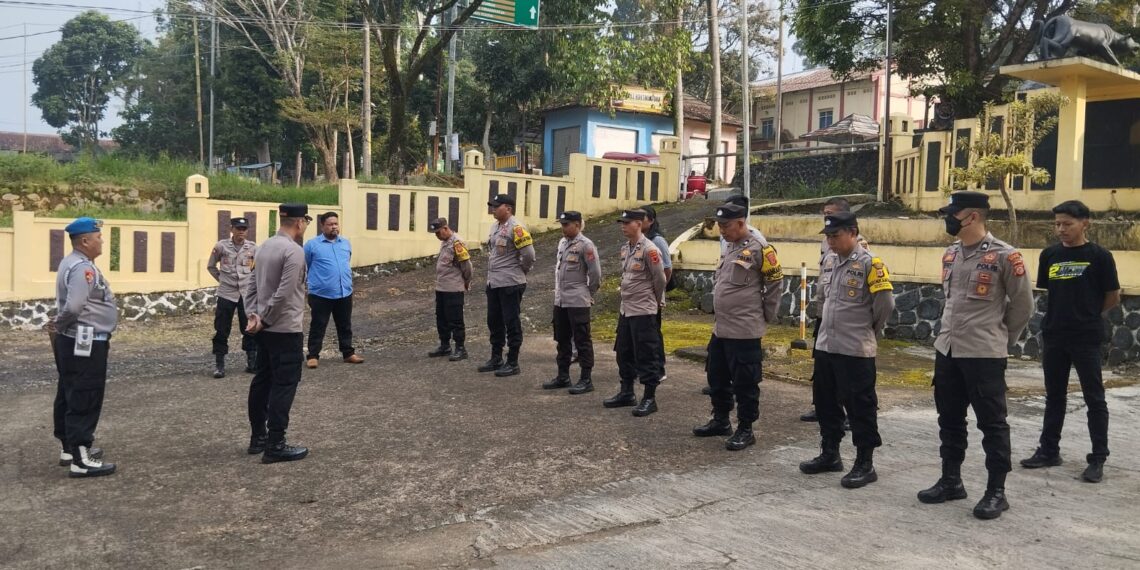 Apel Pagi dan Pengecekan Kelengkapan Personil Polsek Kadudampit