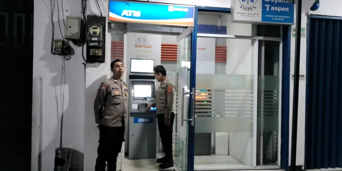 Patroli Malam Hari Personil Polsek Sukalarang Sambangi ATM