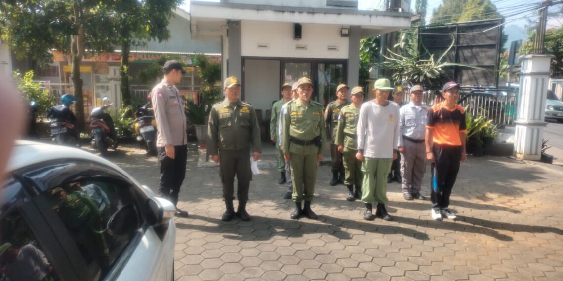 Efektifkan Pelatihan Kemampuan dan Kedisplinan Linmas, Polsek Baros Tingkatkan Kenyamanan dan Keamanan Desa