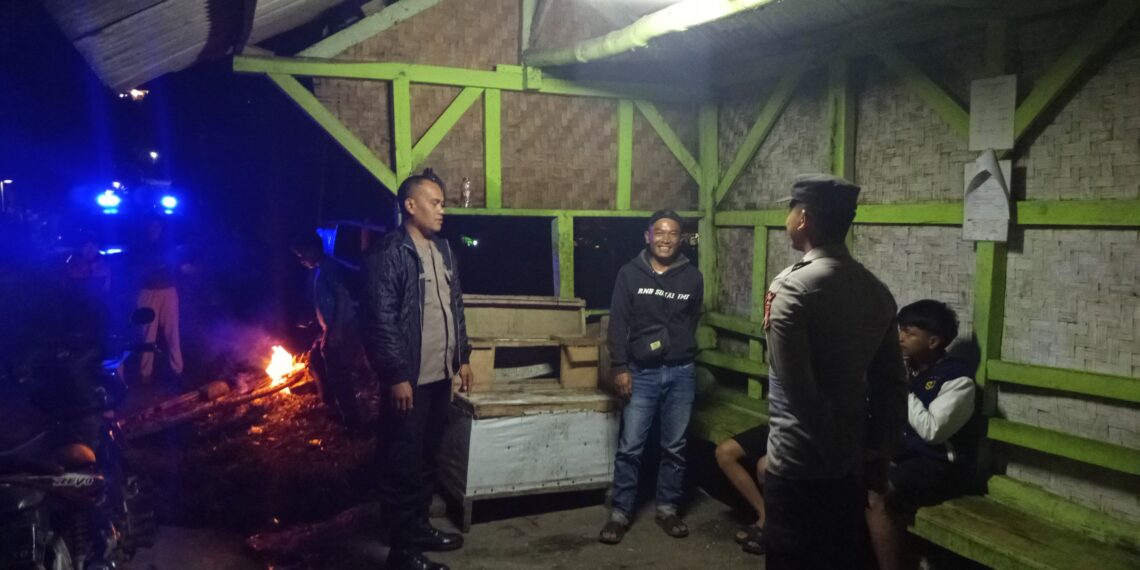 Hindari Khawatir Terjadi Banjir, Bhabinkamtibmas bersama BPBD infeksi Saluran Air Irigasi