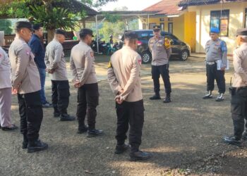 Apel Pagi dan Pengecekan Kelengkapan Personil Polsek Kadudampit