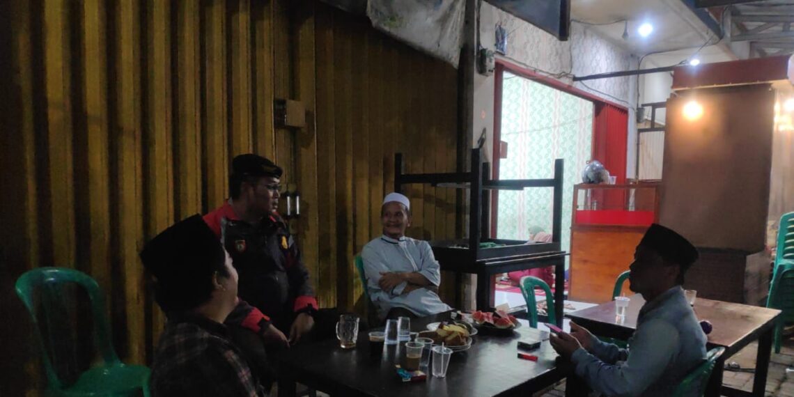Polsek Kebonpedes Lakukan Patroli Dialogis Sebagai Sarana Komunikasi Kamtibmas Wilayah Kecamatan Kebonpedes