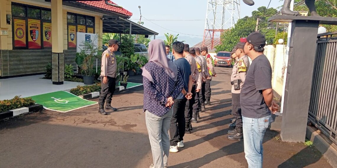Kapolsek Citamiang Gelar Apel Pagi Sebagai Bentuk Kedisiplinan