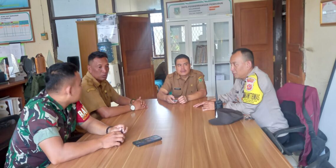 Wujudkan Harkamtibmas, Efektifkan dialogis Bhabinkamtibmas Sambangi Staf Kelurahan Jayamekar