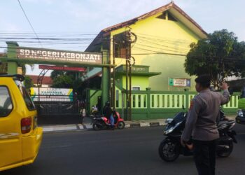 Antisipasi Kemacetan, Polsek Cikole Laksanakan Giat Pengaturan Di Pagi Hari