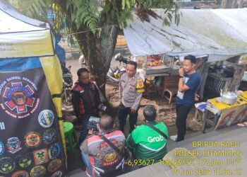 Guna Ciptakan Keamanan dan Kondusif, Kapolsek Citamiang Patroli Dialogis dan Sambangi Warga