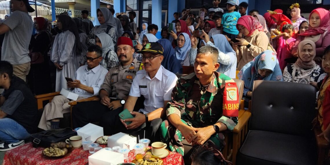 Bhabinkamtibmas Kel Nyomplong Hadiri Acara Perpisahan Kelas VI SDN Nyomplong Kota Sukabumi