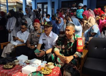 Bhabinkamtibmas Kel Nyomplong Hadiri Acara Perpisahan Kelas VI SDN Nyomplong Kota Sukabumi