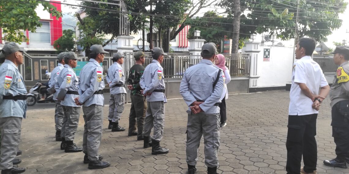 Antusias Anggota Linmas, Camat Baros Mengafresiasi Kegiatan Polsek Baros