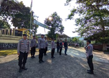 Apel Pagi dan Pengecekan Kelengkapan Personil Polsek Kadudampit