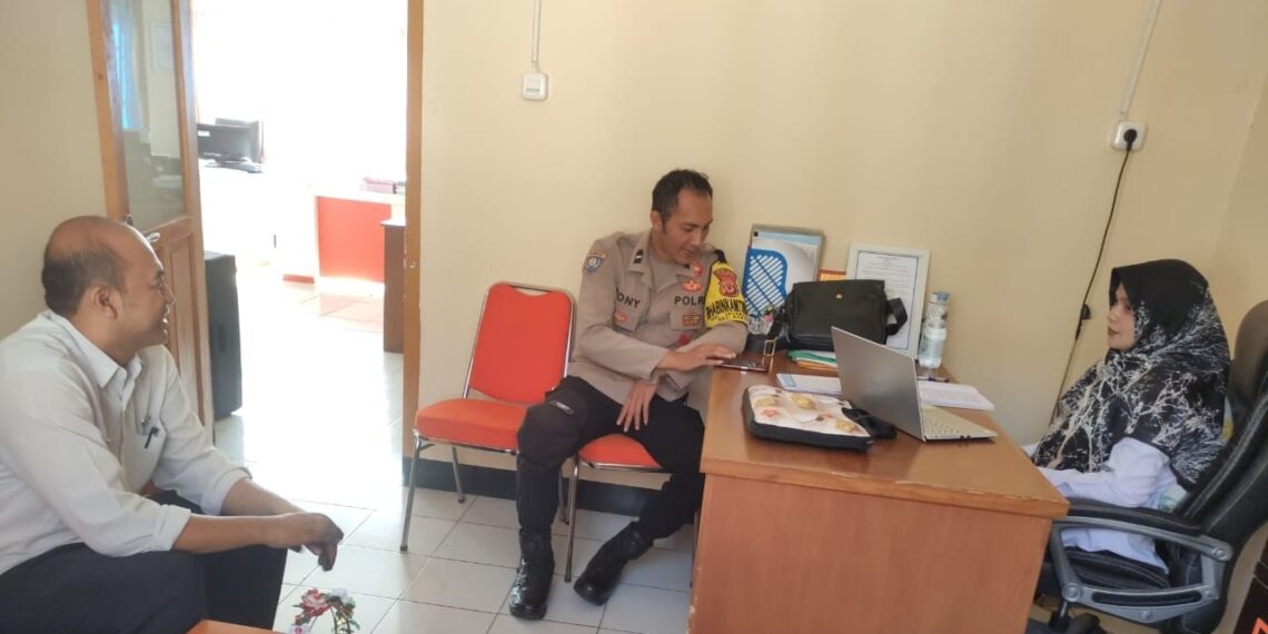 Jalin kemitraan Kamtibmas, Bhabinkamtibmas dan Lurah Jayaraksa Laksanakan Evaluasi dan Berinovasi Tingkatkan Harkamtibmas