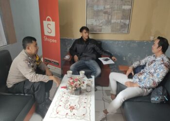 Bhabinkamtibmas Polsek Sukabumi Laksanakan Sambang ke Kantor Desa
