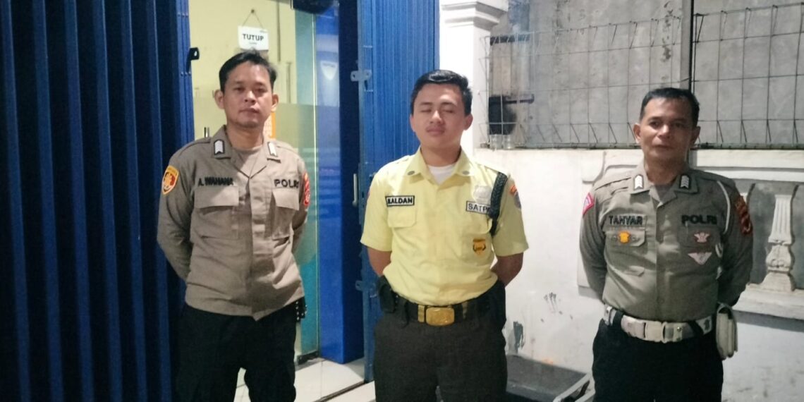 Polsek Sukalarang Patroli Malam Hari Kontrol ATM BRI Cegah Kejahatan Perbankan
