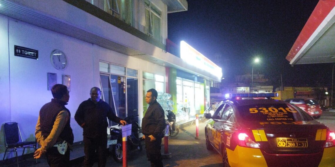 Jaga Kamtibmas, Polsek Cikole Laksanakan Patroli Malam Hari