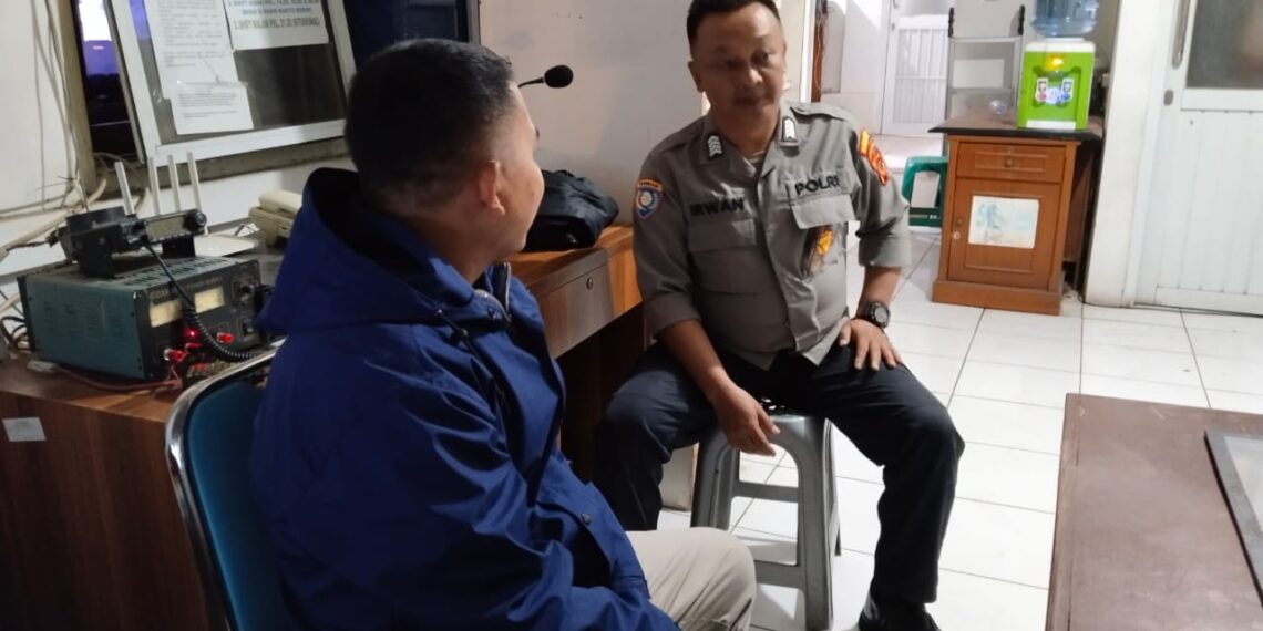 Bhabinkamtibmas Polsek Cikole Laksanakan Giat Sambang Dengan Satpam