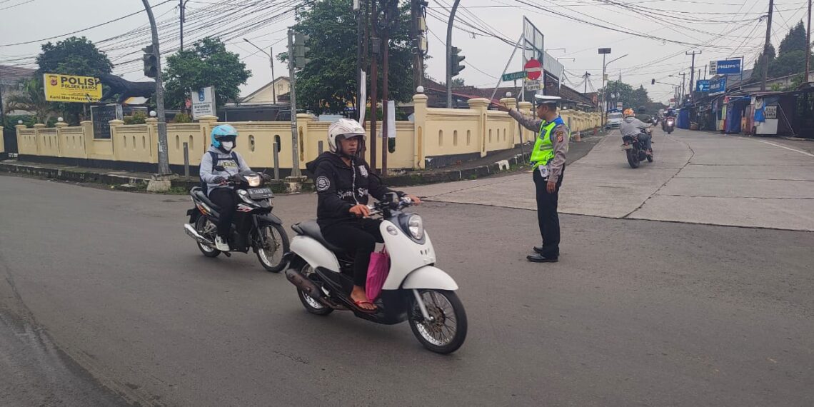 Wujudkan Tertib Berlalulintas, Polsek Baros Giatkan Pelayanan Pagi