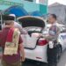 Lakukan Jum’at Berbagi, Polantas di Sukabumi Bagi-bagi Nasi Kotak