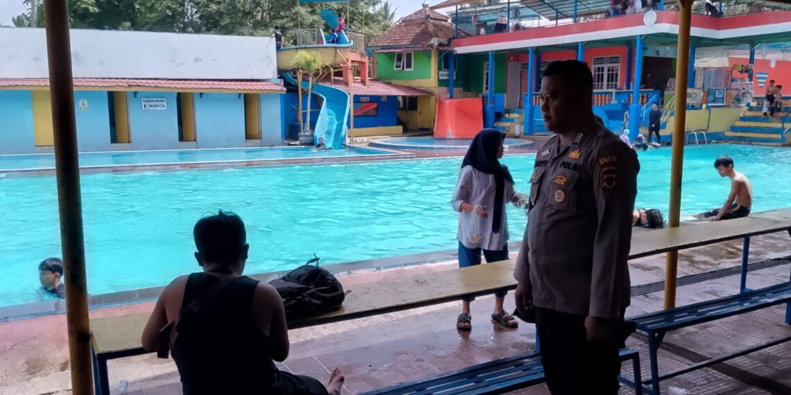 Unit Samapta Polsek Cisaat Lakukan Pengawasan Obyek Wisata Kolam Renang Cigunung