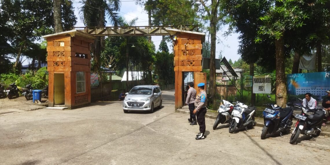 Personil Polsek kadudampit Melaksanakan giat Patroli tempat wisata situgunung.
