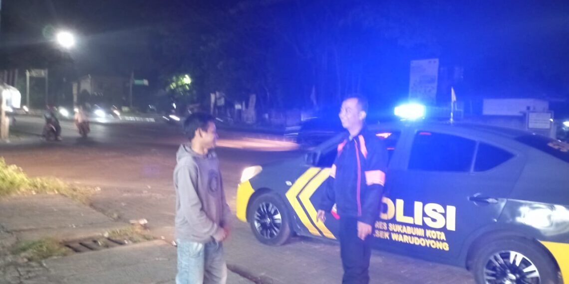 Antisipasi Gukamtibmas, anggota patroli Polsek Warudoyong Polres Sukabumi Kota Gencar Laksanakan Patroli Malam Hari.