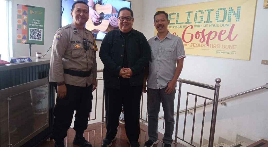 Minggu Kasih, Polsek Cisaat  Berikan Pengamanan Ibadah Kebaktian Minggu Gereja GBI MNCC Sukabui