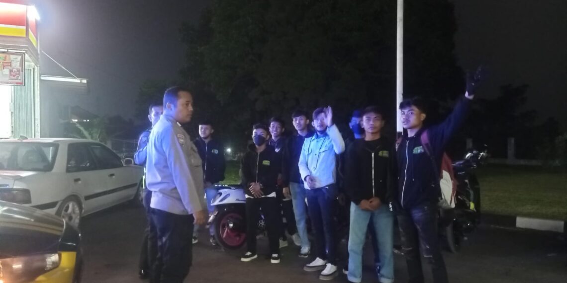Antisipasi  Kejahatan malam Polisi Melakukan Patroli KRYD Himbauan Kepada Pemuda Yang Masih Nongkrong