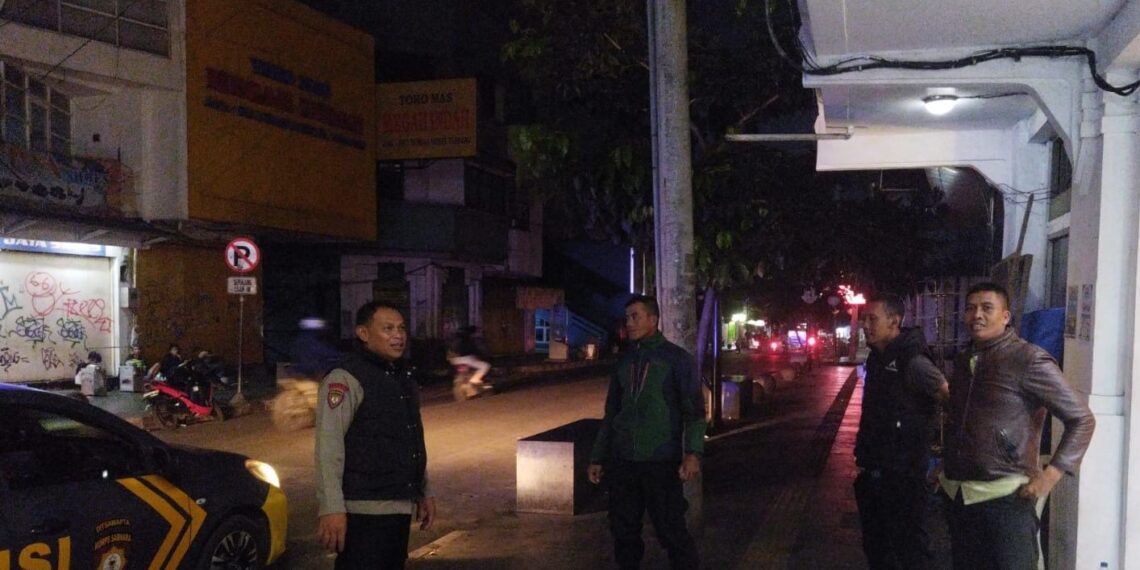 Antisipasi Gangguan Kamtibmas Di wilayah, Polsek Cikole Rutinkan Patroli Malam