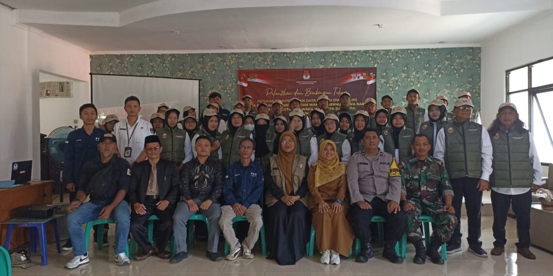 Jelang Pilkada Bhabinkamtibmas Hadiri Acara Pelantikan dan Bimbingan Teknis Petugas Pemutakhiran Data Pemilih (PANTARLIH) Tingkat Kelurahan Ta 2024