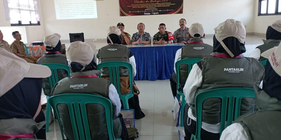 20 Anggota Pantarlih Tingkat Kelurahan Nyomplong Dilantik, Bhabinkamtibmas Hadiri Kegiatan Di aula Kelurahan Nyomplong
