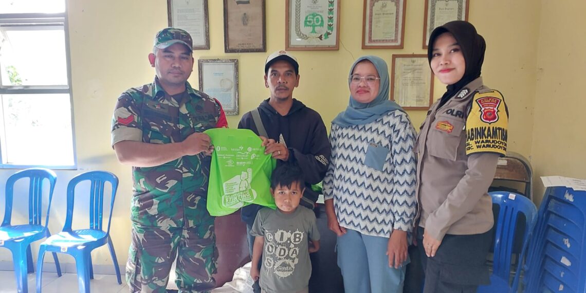 Cegah Stunting, Bhabinkamtibmas Monitoring Pembagian Bansos Kepada Keluarga Rawan Stunting