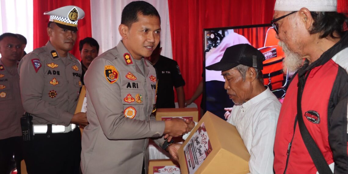 Gelar Baksos Serentak, Polres Sukabumi Kota Distribusikan 2800 Paket Sembako