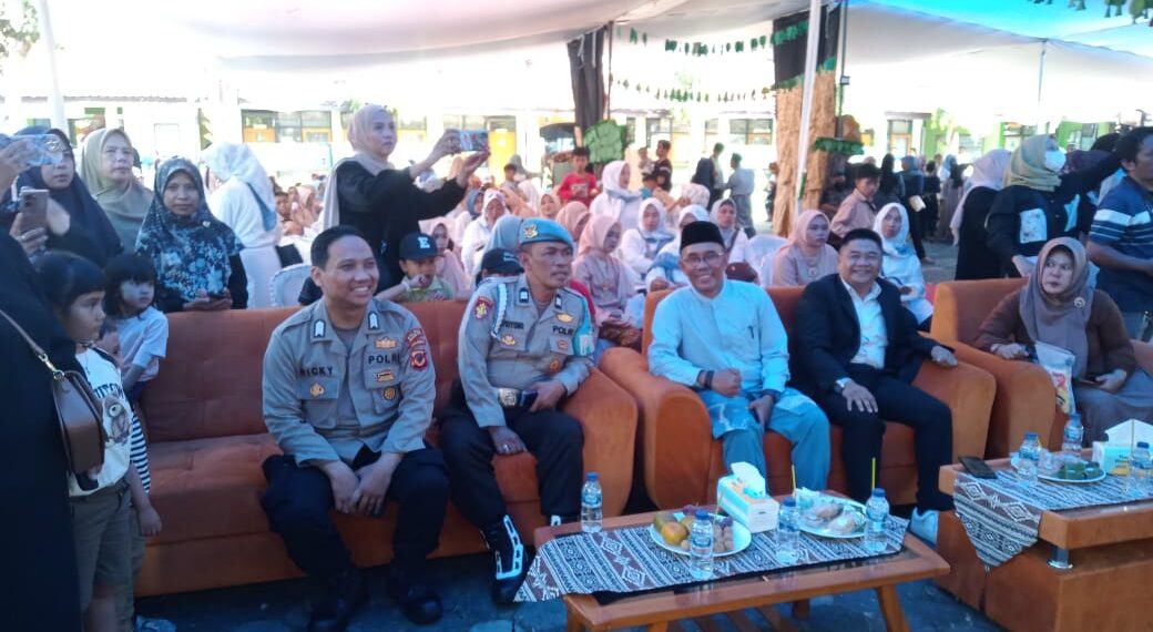 Anggota  Polsek Lembursitu Hadiri Acara Perpisahan dan Kenaikan Kelas