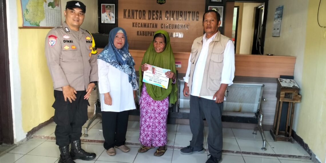 Bhabinkamtibmas Polsek Cireunghas Monitor Penyaluran BLT-DD