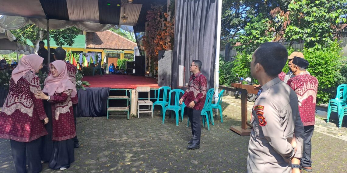 Polsek Citamiang Lakukan Pengamanan Pawai Kenaikan Kelas SDN Pakujajar Cipta Bina Mandiri Kota Sukabumi