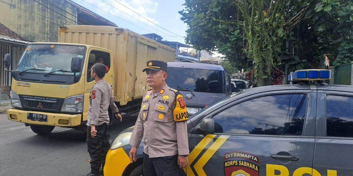 Ciptakan Kamseltibcarlantas, Polsek Citamiang Gelar Pelayanan Rutin Gatur Siang hari