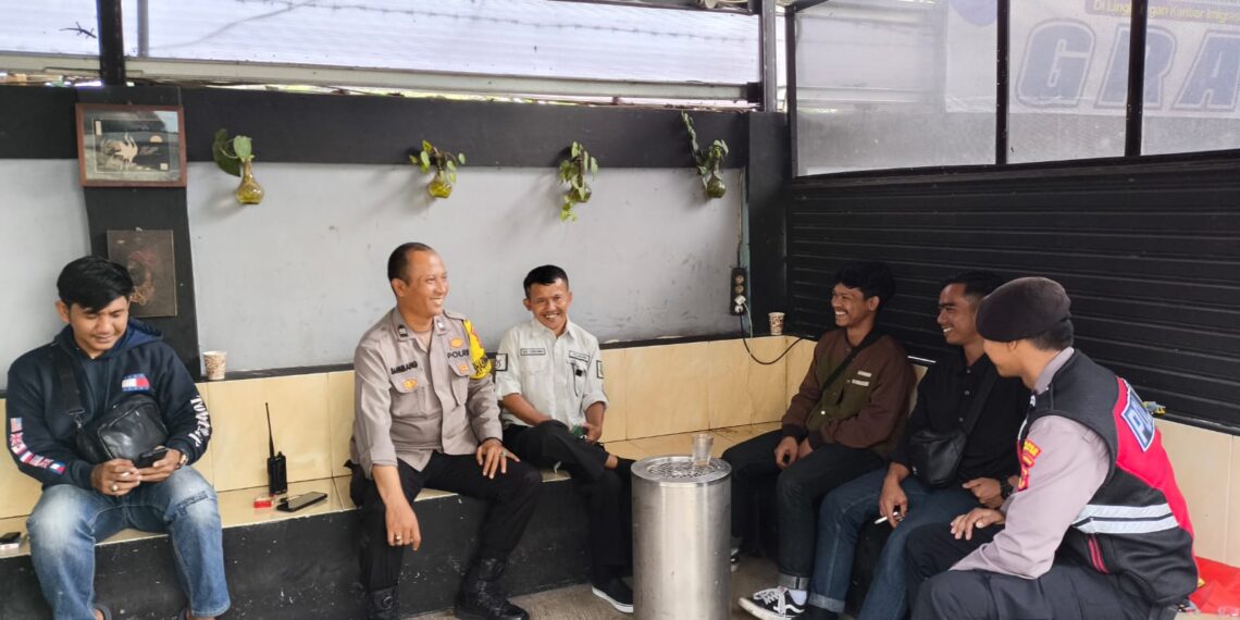 Ciptakan Rasa Aman, Bhabinkamtibmas Sambangi Pelayanan Publik Kantor Imigrasi Jalin Silaturrahmi Kamtibmas