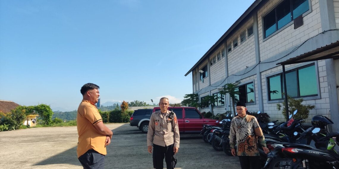 Patroli Mobile Rutin Polsek Kadudampit, Antisipasi Gangguan Kamtibmas