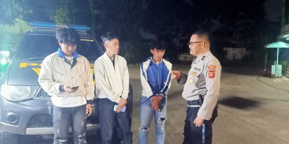 Guna Ciptakan Keamanan yang Kondusif, Unit Samapta Polsek Cibeureum Patroli Dialogis dan Sambangi Warga